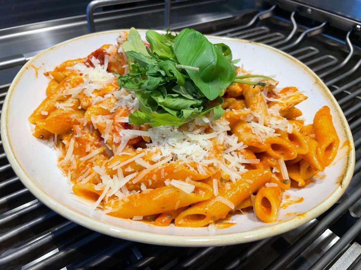 Hotel Am Stadion Vanino Cucina Italian บีเลอเฟล์ด ภายนอก รูปภาพ