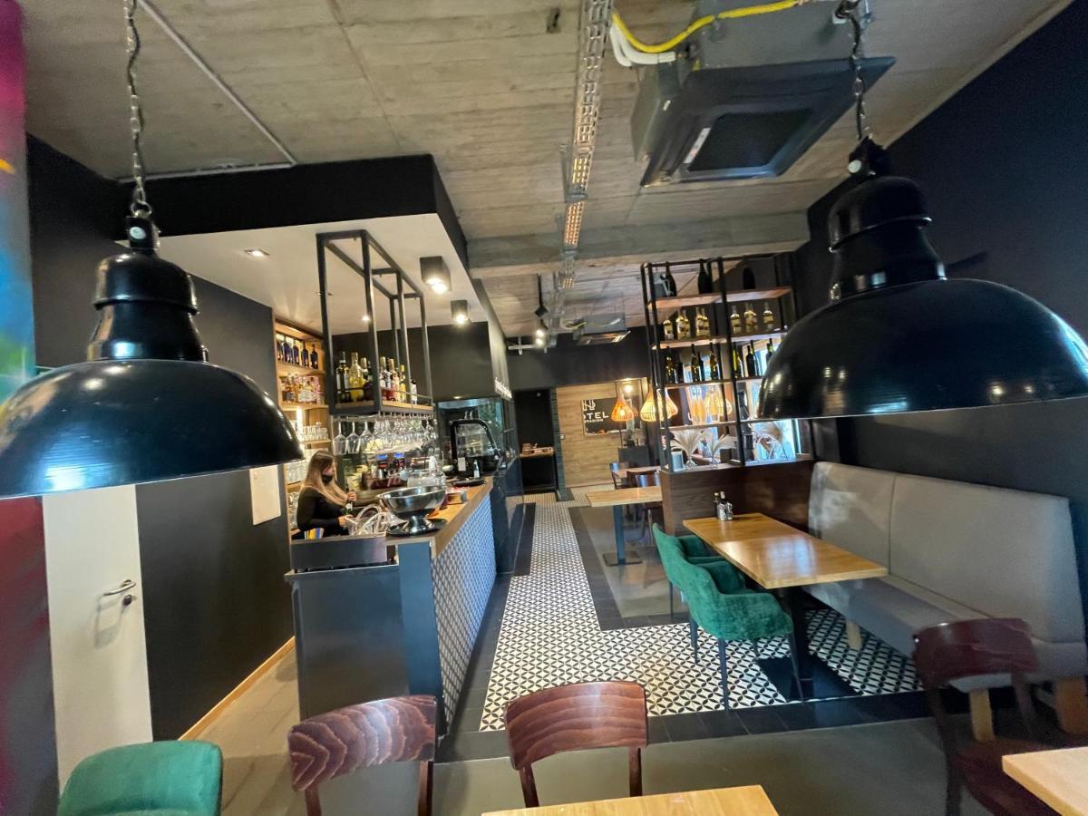 Hotel Am Stadion Vanino Cucina Italian บีเลอเฟล์ด ภายนอก รูปภาพ