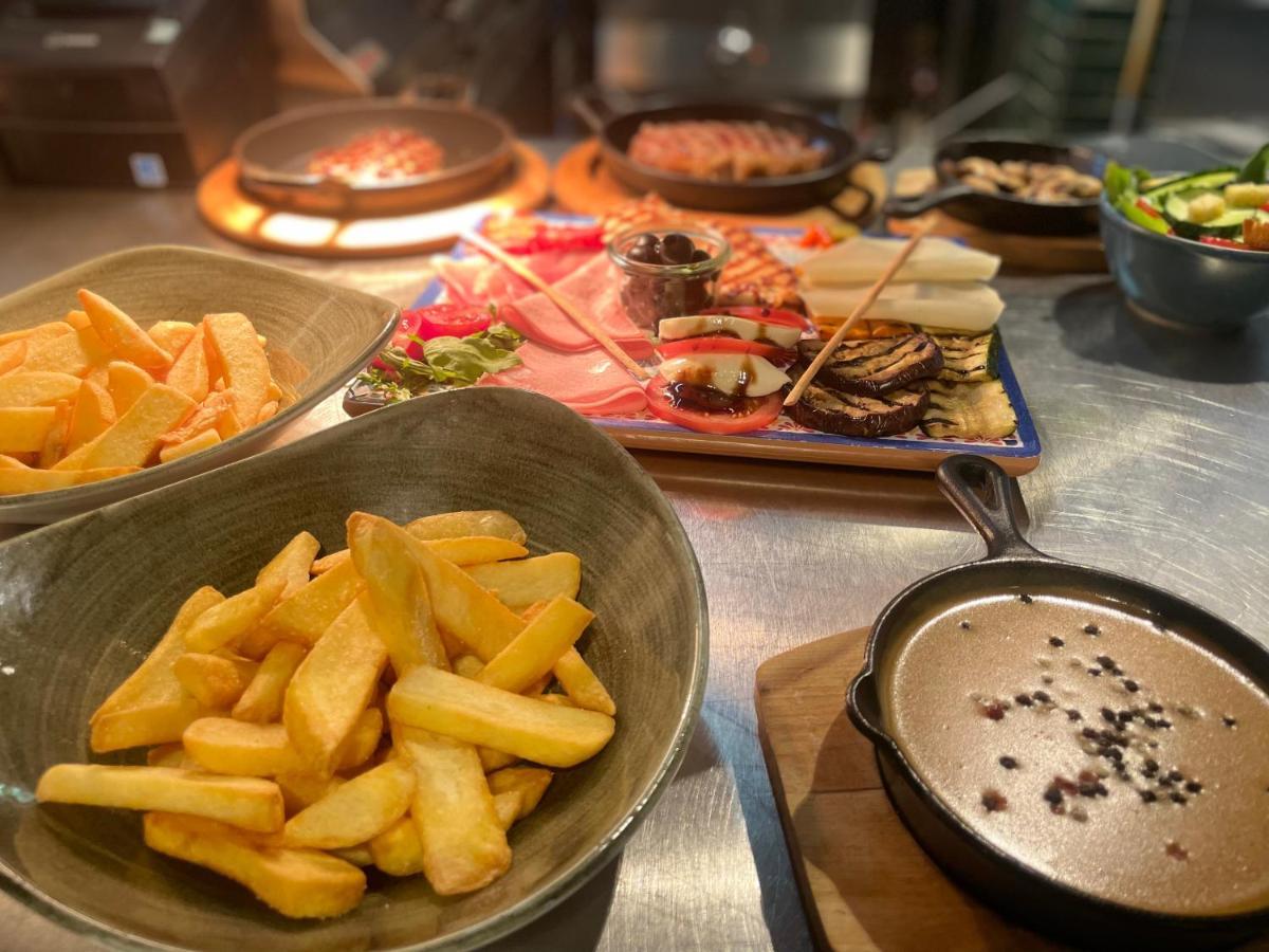 Hotel Am Stadion Vanino Cucina Italian บีเลอเฟล์ด ภายนอก รูปภาพ