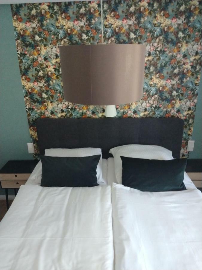 Hotel Am Stadion Vanino Cucina Italian บีเลอเฟล์ด ภายนอก รูปภาพ